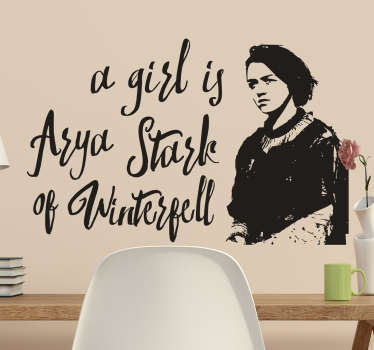Vinilos de frases con el texto en inglés “A girl is Arya Stark of Winterfell”, que en castellano sería “una chica es Arya Stark de Winterfell”.