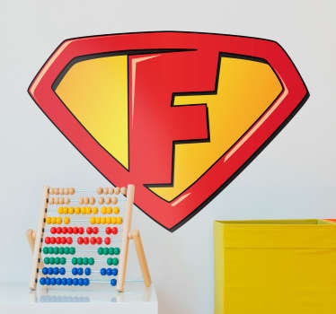 Naklejka na ścianę dla dzieci przypominająca logo supermana lecz przedstawia literę F.