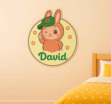 Sticker chambre enfant poupée faisant un clin d'œil avec son nom - TenStickers