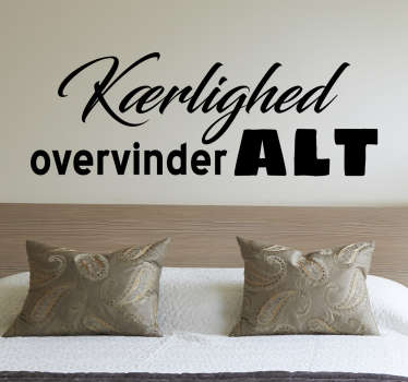 Kærlighed overvinder alt sticker - TenStickers