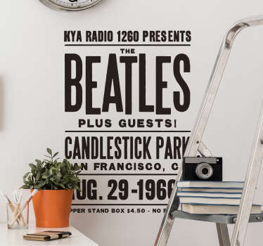 Aposto que és fã dos Beatles. Então porque não comemora-los mais uma vez com este vinil parede do seu último concerto de sempre?