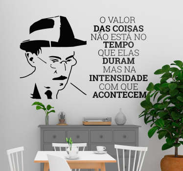 Autocolante decorativo para dar um toque mais moderno e personalizado à sua vida e pertences. Vinis resistentes e duradouros.