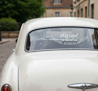 Sticker voiture mariés "se disent oui" - TenStickers