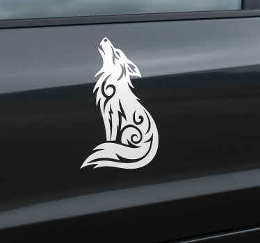 Pegatina coche lobo alfa salvaje sentado - TenVinilo