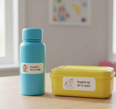 Gepersonaliseerde sticker kinderuitrusting label - TenStickers