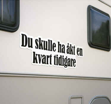 Dekal husvagn roligt citat Åk en kvart tidigare - Tenstickers