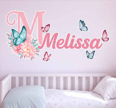 Vinilo decorativo personalizable iniciales y mariposas - TenVinilo