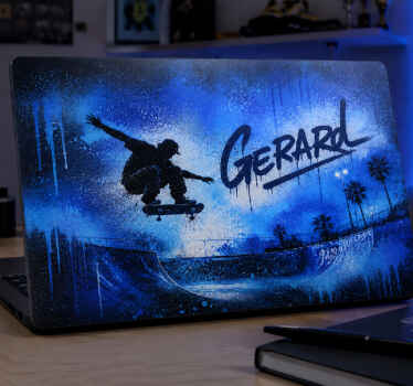 Vinilo para portátil graffiti de parque de skate con nombre - TenVinilo