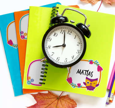 书和笔记本的标签动物贴纸 - TenStickers