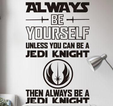 Vinilo de pared de Star Wars fácil de aplicar que tiene texto, dos espadas delgadas y un símbolo que representa la película. Fácil de colocar.