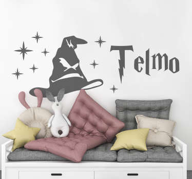 Adhesivo de pared personalizable con nombre con el diseño de hogwarts. Se puede personalizar con el nombre que desee. Fácil de aplicar.