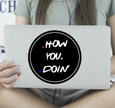 Naš enostaven za nanašanje in samolepilni okrasni prenosnik vinil nalepke ustvarjen na okroglem temnem ozadju z besedilom "kako vam gre"