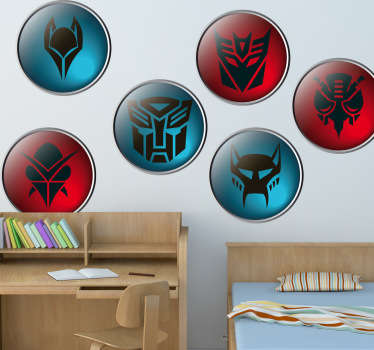 Colección de seis pegatinas con diferentes iconografías de Decepticons y Autobots. En colores azul y rojo. !Si eres fan de la película y los cómics hazte con estos vinilos!