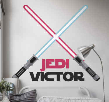Espadas de laser com autocolante personalizada do nome. Um projeto bonito e ilustrativo para decorar o quarto de um menino. Fácil de aplicar e de alta qualidade.