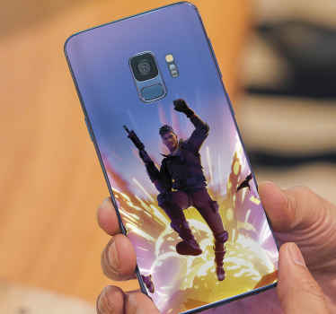 Adesivos decorativos do samsung do personagem fortnite. O produtoilustra um personagem quinze pulando de uma explosão de bomba. Fácil de aplicar e remover.