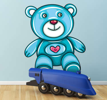 O distracție de teddy albastru din colecția noastră de autocolante de ursuleț de urs pentru a decora dormitorul copiilor tăi sau zona de joacă.