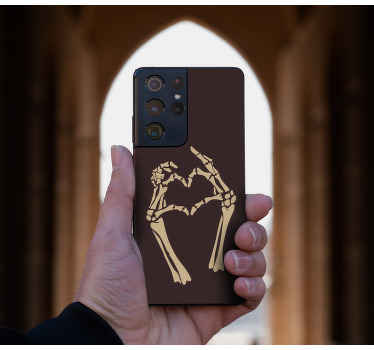Sticker para Samsung Calavera con las manos en el corazon - TenVinilo