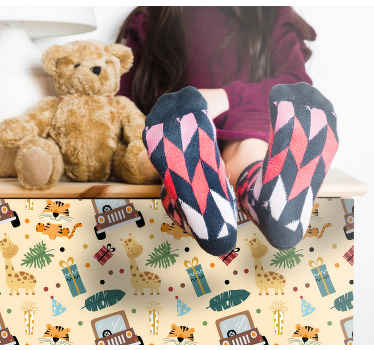 Vinilo para mueble Encantadores animales de safari con coche y re - TenVinilo