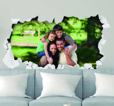 Murales y vinilos originales con la recreación de un agujero en la pared, un efecto visual sorprendente que podrás personalizar con la fotografía que nos adjuntes.