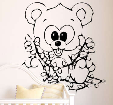 Um autocolante infantil fofo de um urso feliz brincando com algumas luzes de natal.