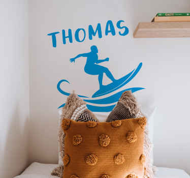 Surfer met een gepersonaliseerde zelfklevende naamsticker - TenStickers