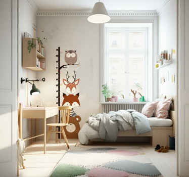 林地动物身高图表贴纸 - TenStickers