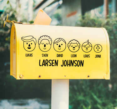 Poštovní schránka s nálepkou přizpůsobenou dvěma příjmením - TenStickers