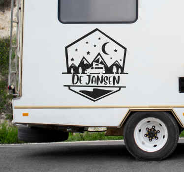 Camper decoratie sticker met naam en bergen - TenStickers