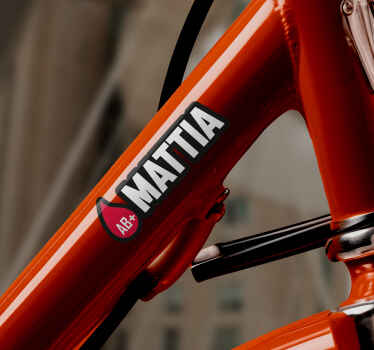 Adesivo per bici bandiera con nome gruppo sanguigno - TenStickers