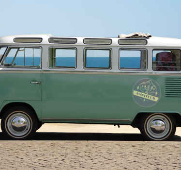 Avontuurlijke camper sticker met jaartal - TenStickers