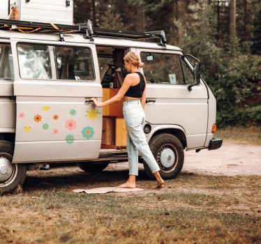 Camper sticker met gekleurde bloemen - TenStickers