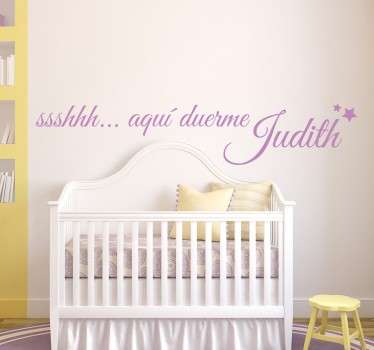 Vinilo infantil personalizable aquí duerme - TenVinilo