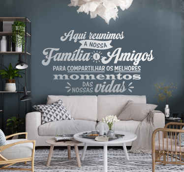 Autocolante com frase família e amigos - TenStickers