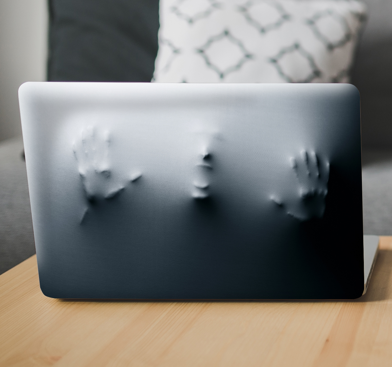 Adesivo per pc portatile figura misteriosa