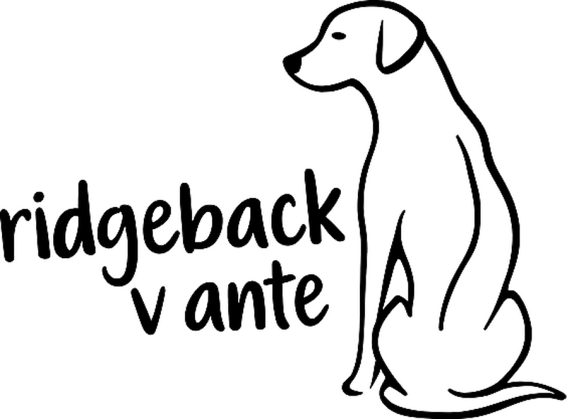 Nálepka na auto silueta sediaceho psa - Tenstickers