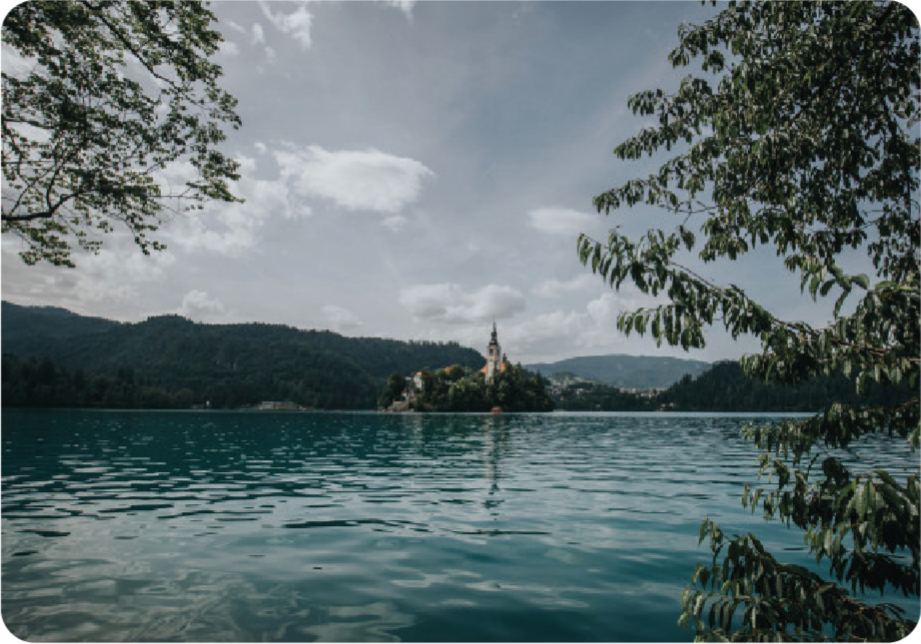 Bled view laptop vinyl bőrök - TenStickers