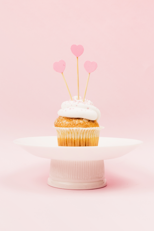 Vinilo para neveras cupcake con corazón - TenVinilo