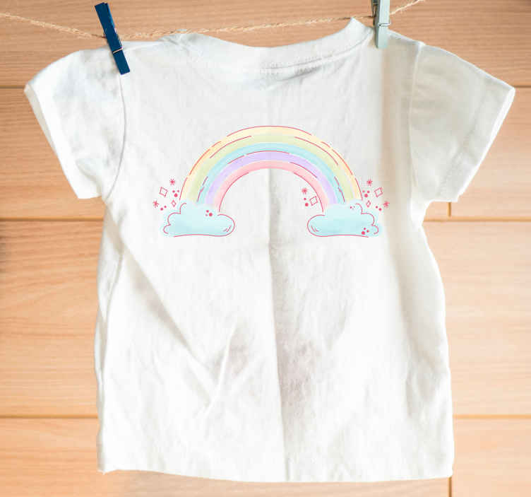 Camiseta Bebe Arcoiris Sobre Las Nubes Y El Cielo Tenvinilo