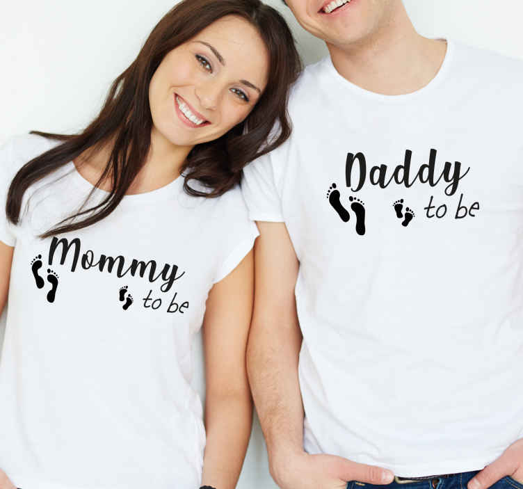Jernbanestation Intim redaktionelle Pregnancy Matching matching shirts for couples - TenStickers