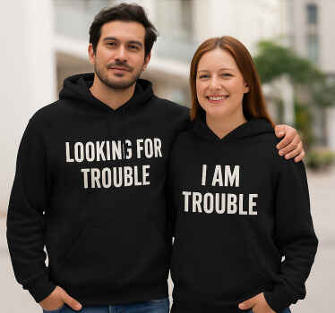 Camisetas parejas buscando problemas - TenVinilo