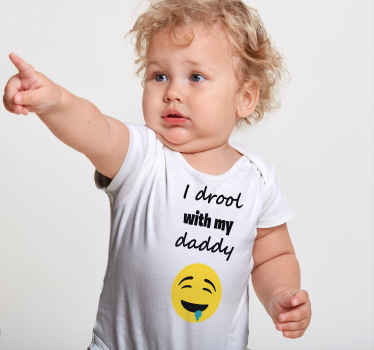 Camiseta bebé Babeo con mi papá - TenVinilo