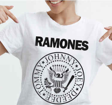 t-shirt personalizada com o logotipo dos ramones - TenStickers