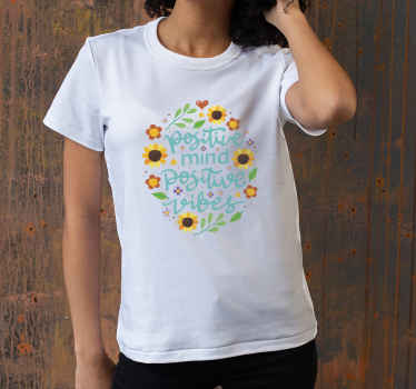 Güzel renkli tişört ile motivasyonel alıntı - TenStickers