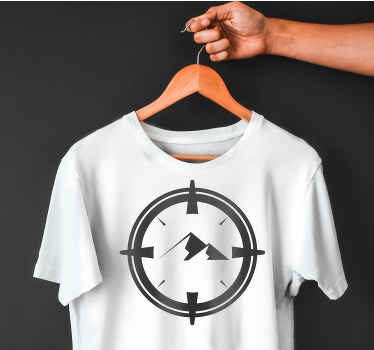 Camiseta personalizada brújula redonda con montañas - TenVinilo