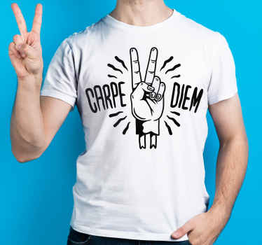 t-shirt personalizada carpe diem à mão - TenStickers