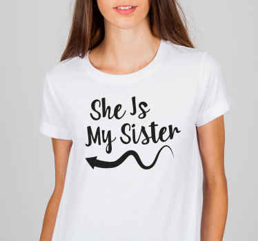 Shirt met tekst zij is mijn zus - TenStickers