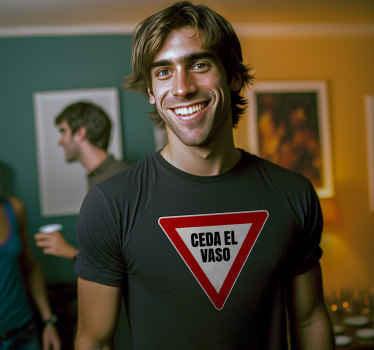 Camiseta original ceda el vaso - TenVinilo