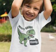 camiseta dinosaurio niño con nombre saurio - TenVinilo