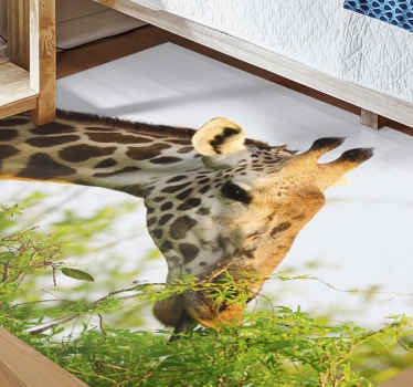 Giraffe eating greens animal mat - TenStickers