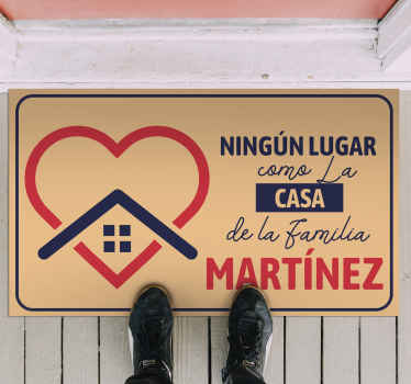 Alfombra vinílica con nombre Cualquier lugar como esta familia - TenVinilo